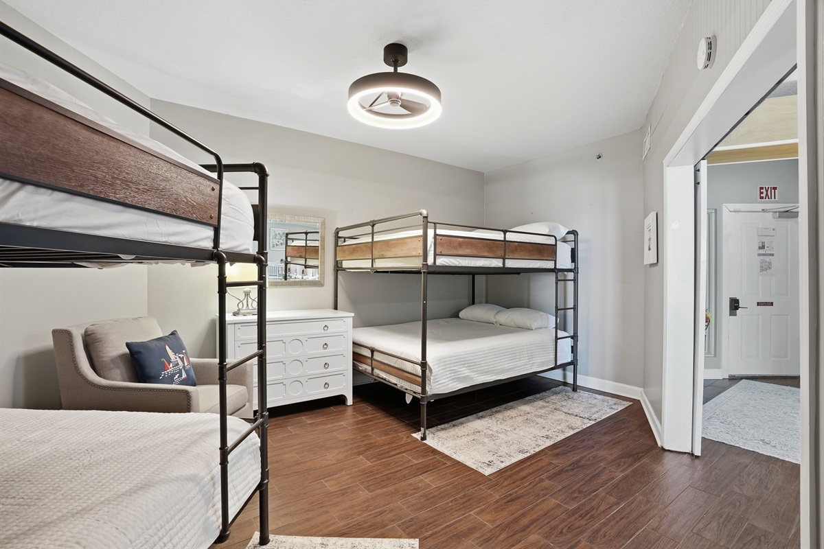 2 Queen/Queen Bunk Room