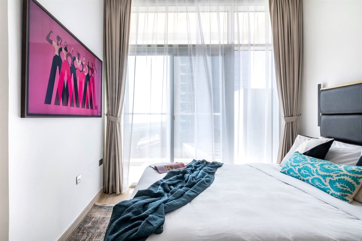 Bedroom with Samsung "The Frame" TV 65" with Netflix, Amazon Prime, OSN+