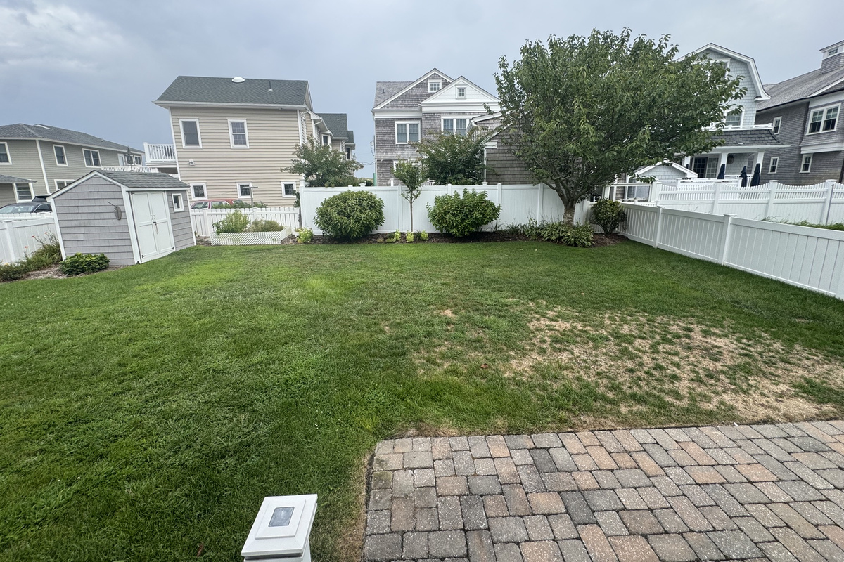 Fenced_Backyard_Lawn_Paver_Patio