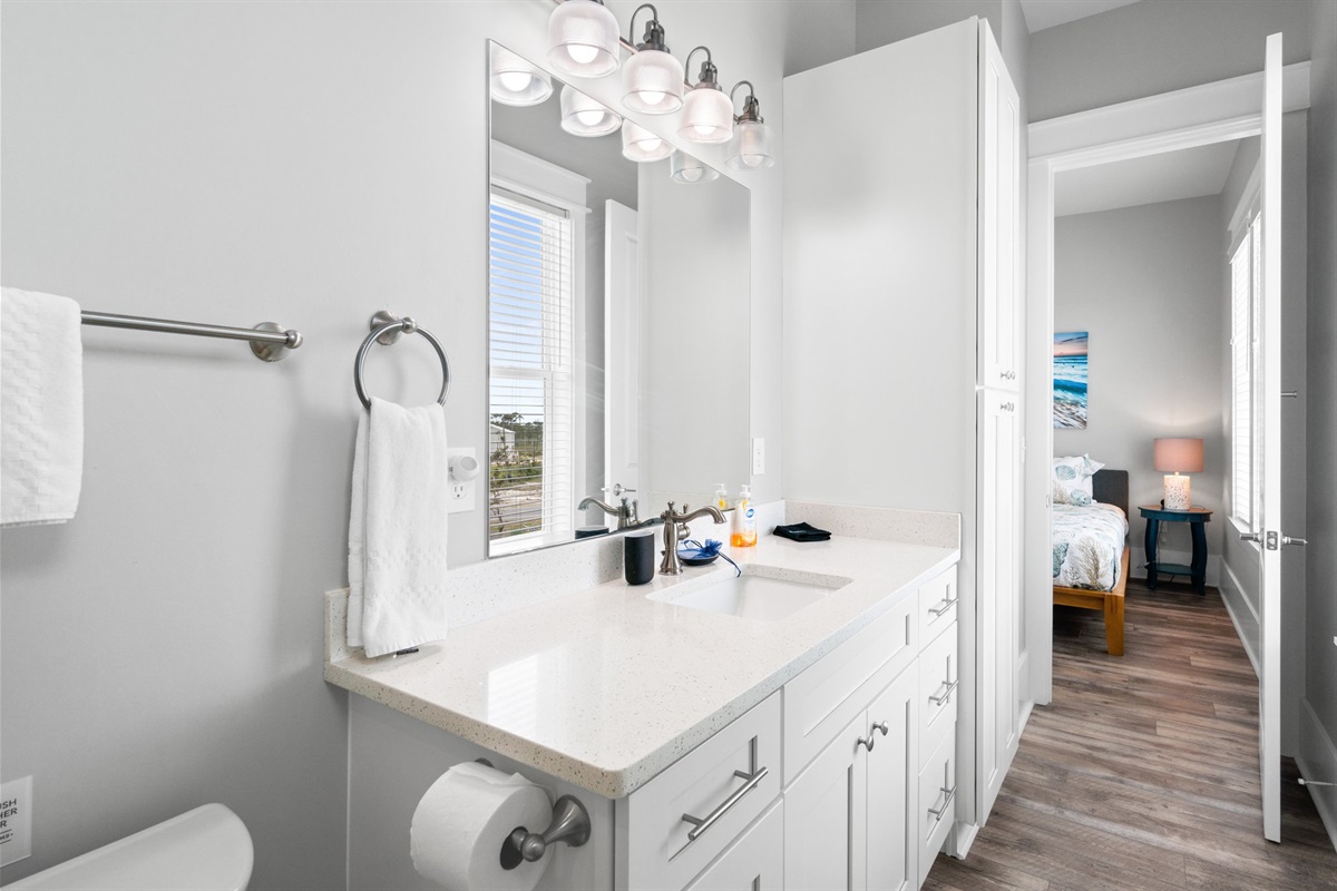 2nd Floor Master En Suite