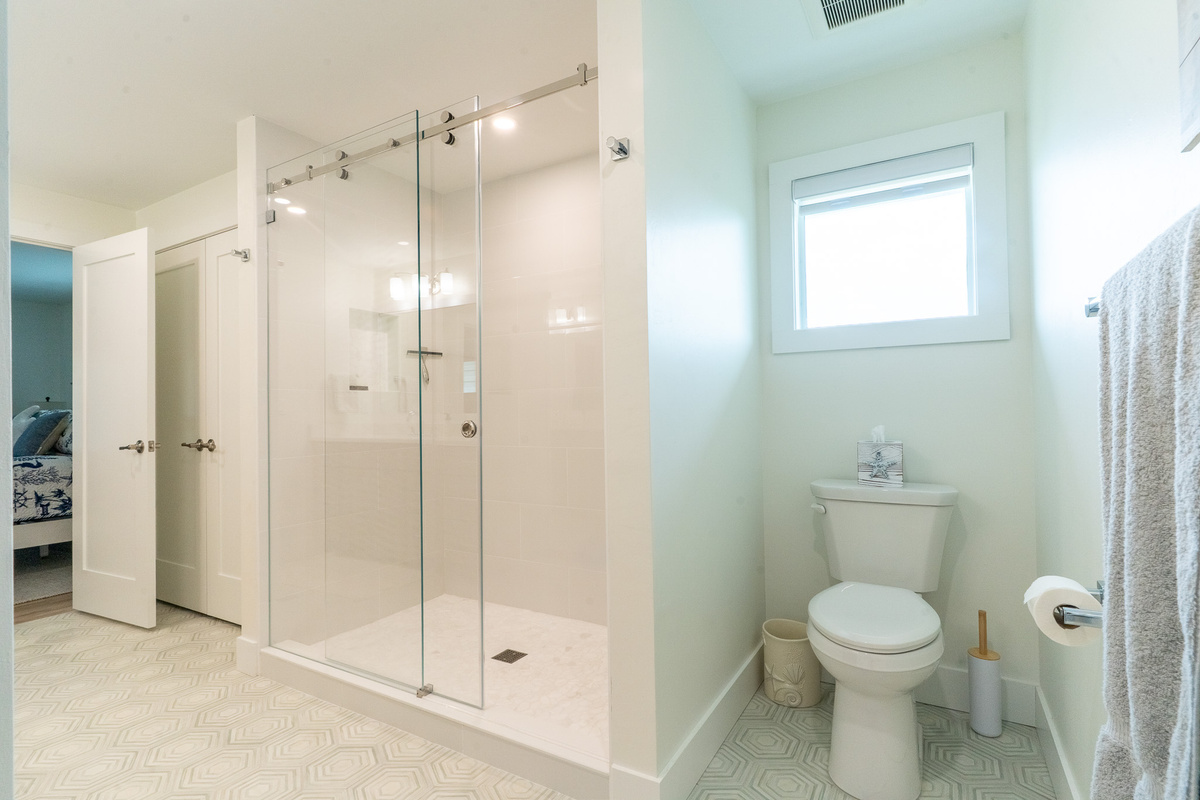 Ensuite Jack and Jill Bathroom