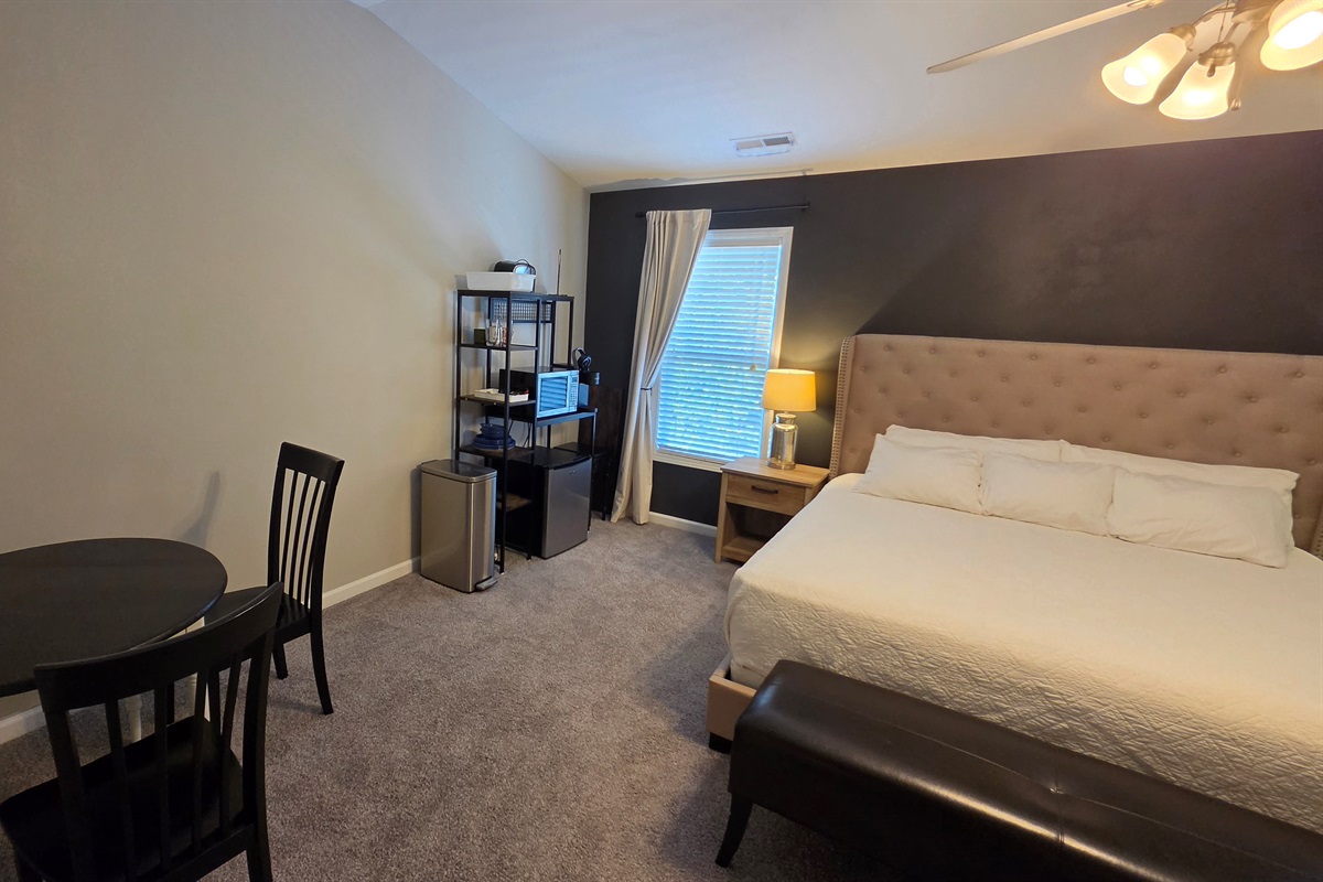 King Suite Kitchenette / Dining area