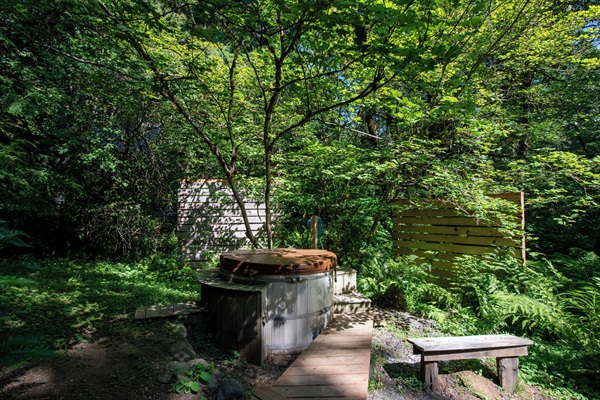 Outdoor spa tub