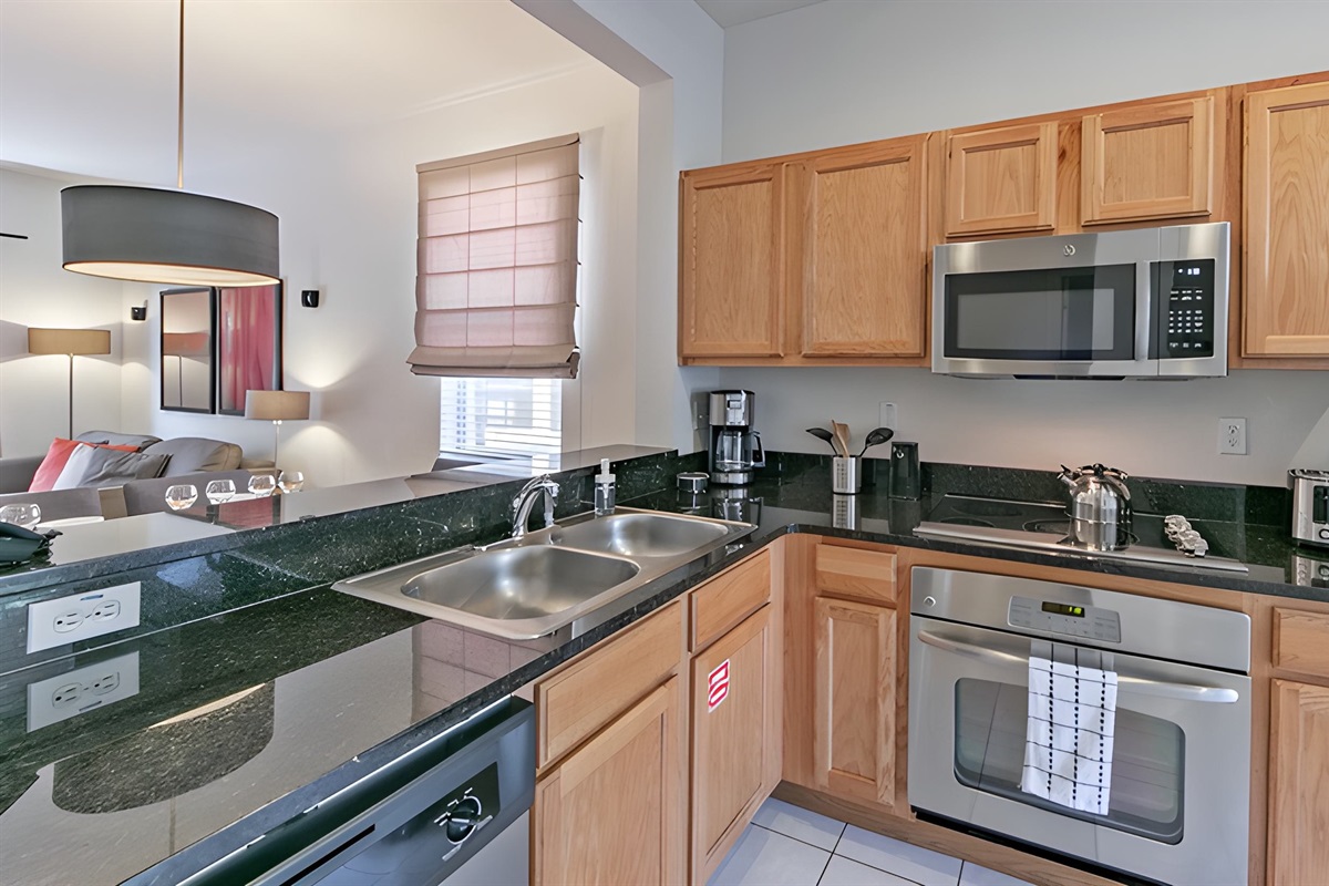 The kitchen has granite countertops and it is fully equiped