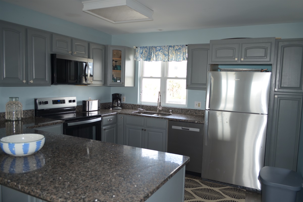 Kitchen W/SS appliances