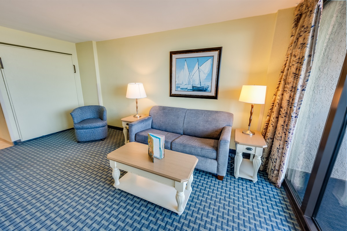 Living Room with Stunning Views🌊☀️