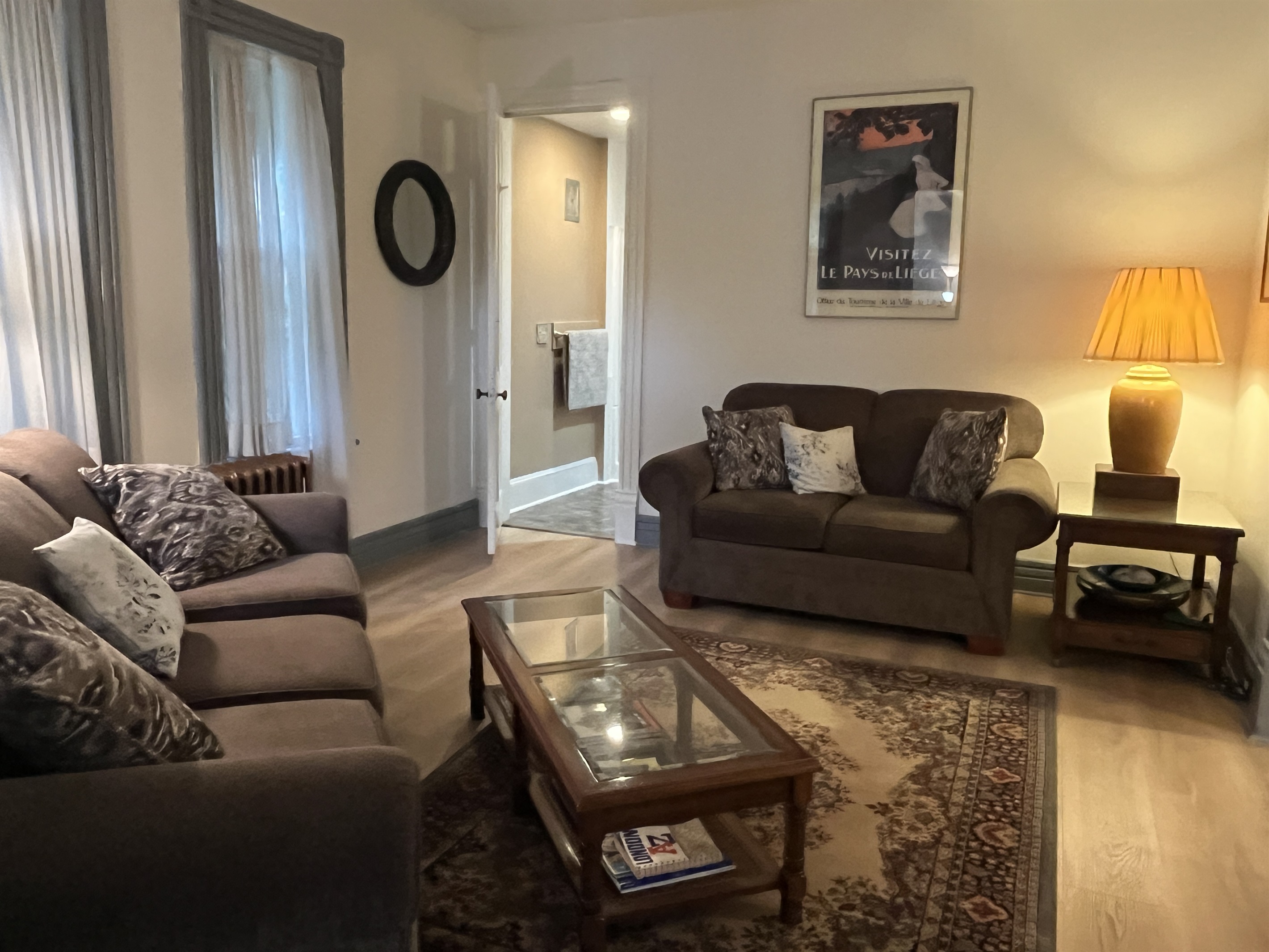 Sitting room and bathroom beyong