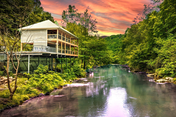 Welcome to Take Me to the River Cabin, an upscale Gatlinburg waterfront cabin perched above the Little Pigeon River. Relax on the deck, watch wildlife, and enjoy the river below. NO LIFEGUARD ON DUTY. TUBES/FLOATS ARE NOT PROVIDED.