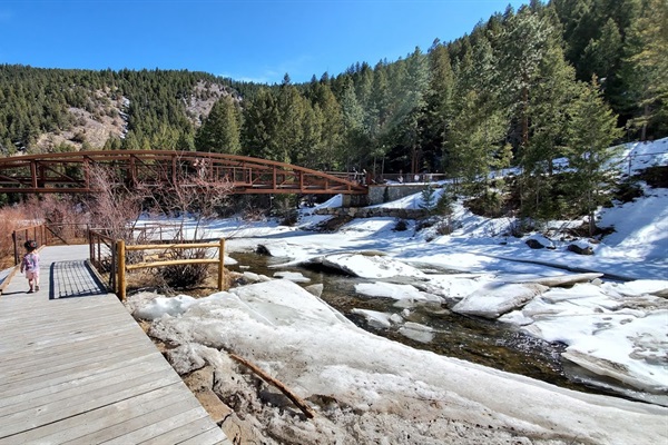 Clear Creek Canyon (7 miles, 14 minutes)