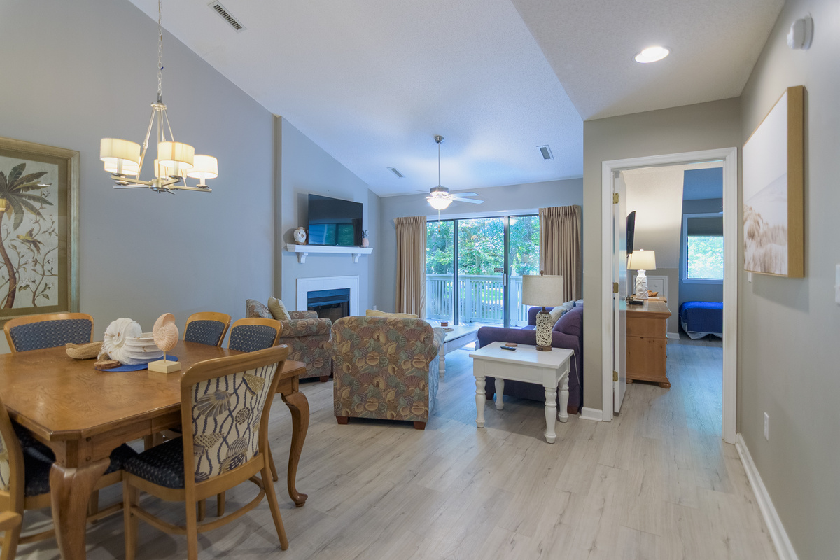 Dining area with seating for 8