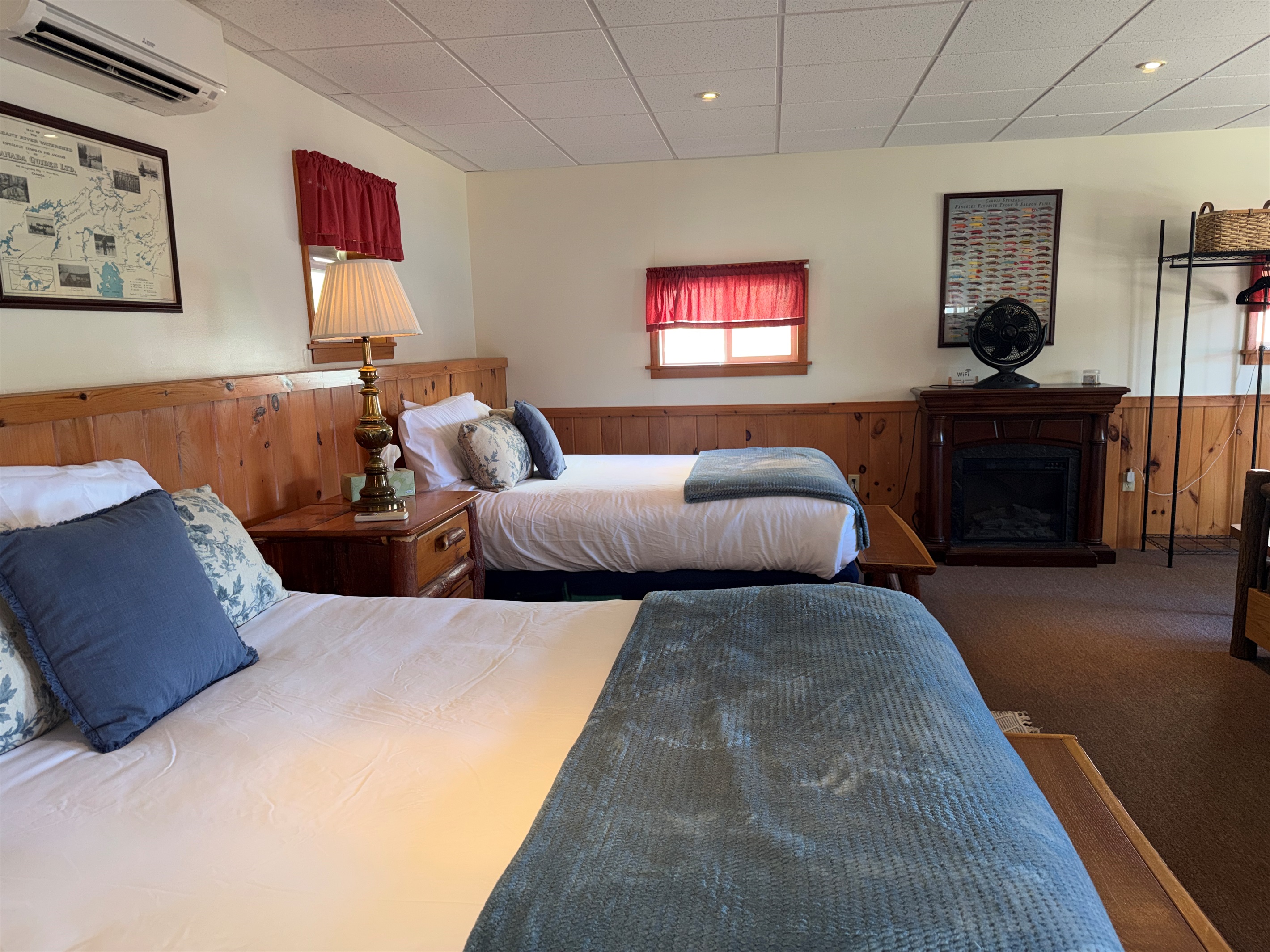 The Nest - 2 Queens in studio area