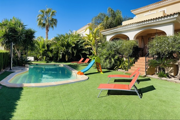 Sun beds around the pool