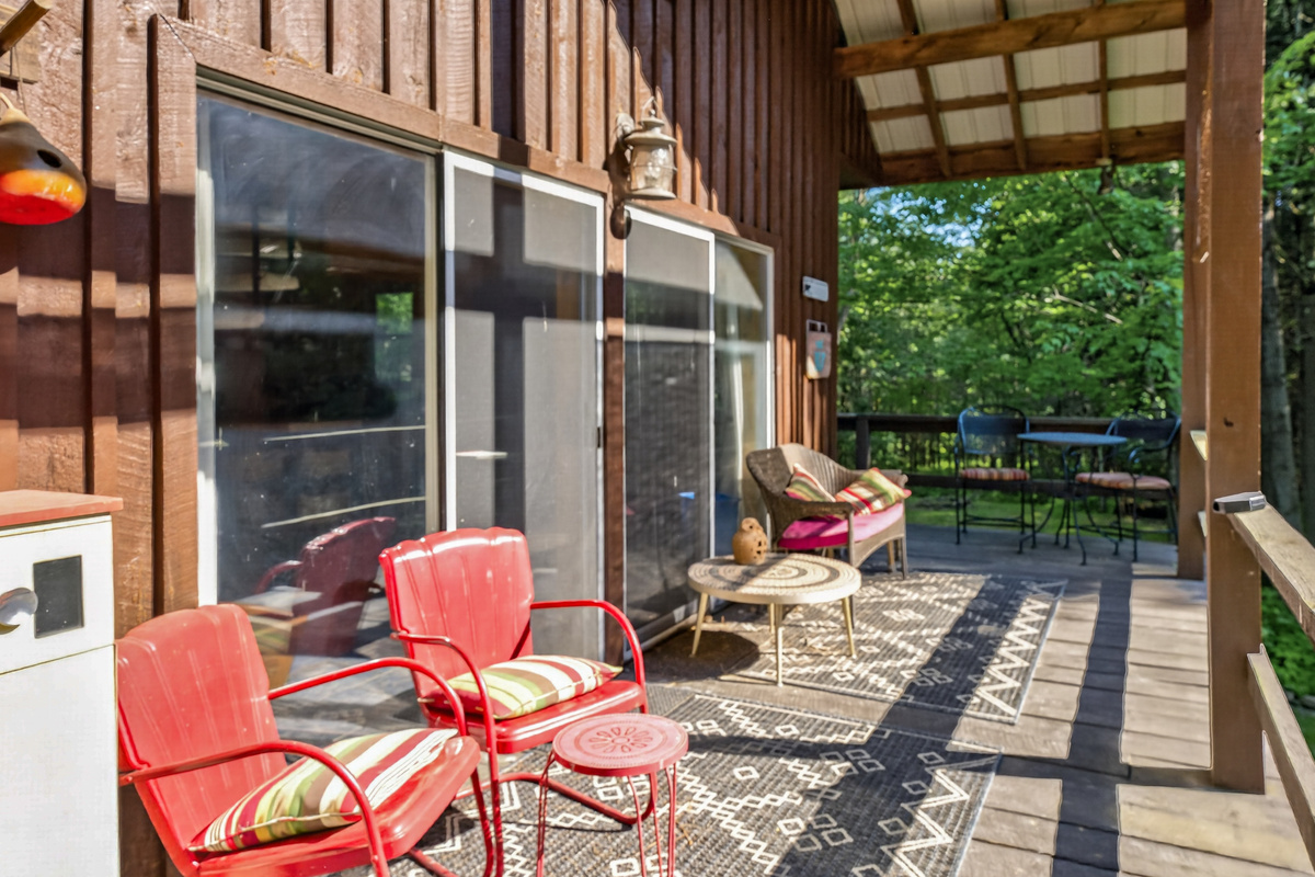 Deck with outdoor seating