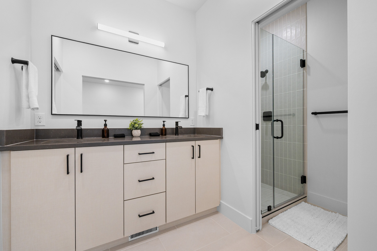 Beautiful Bathroom with Fresh Towels and Modern Finishes