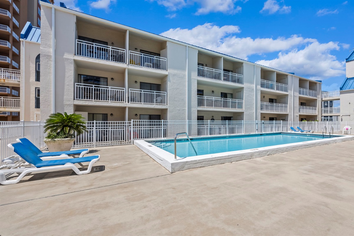 1st floor pool