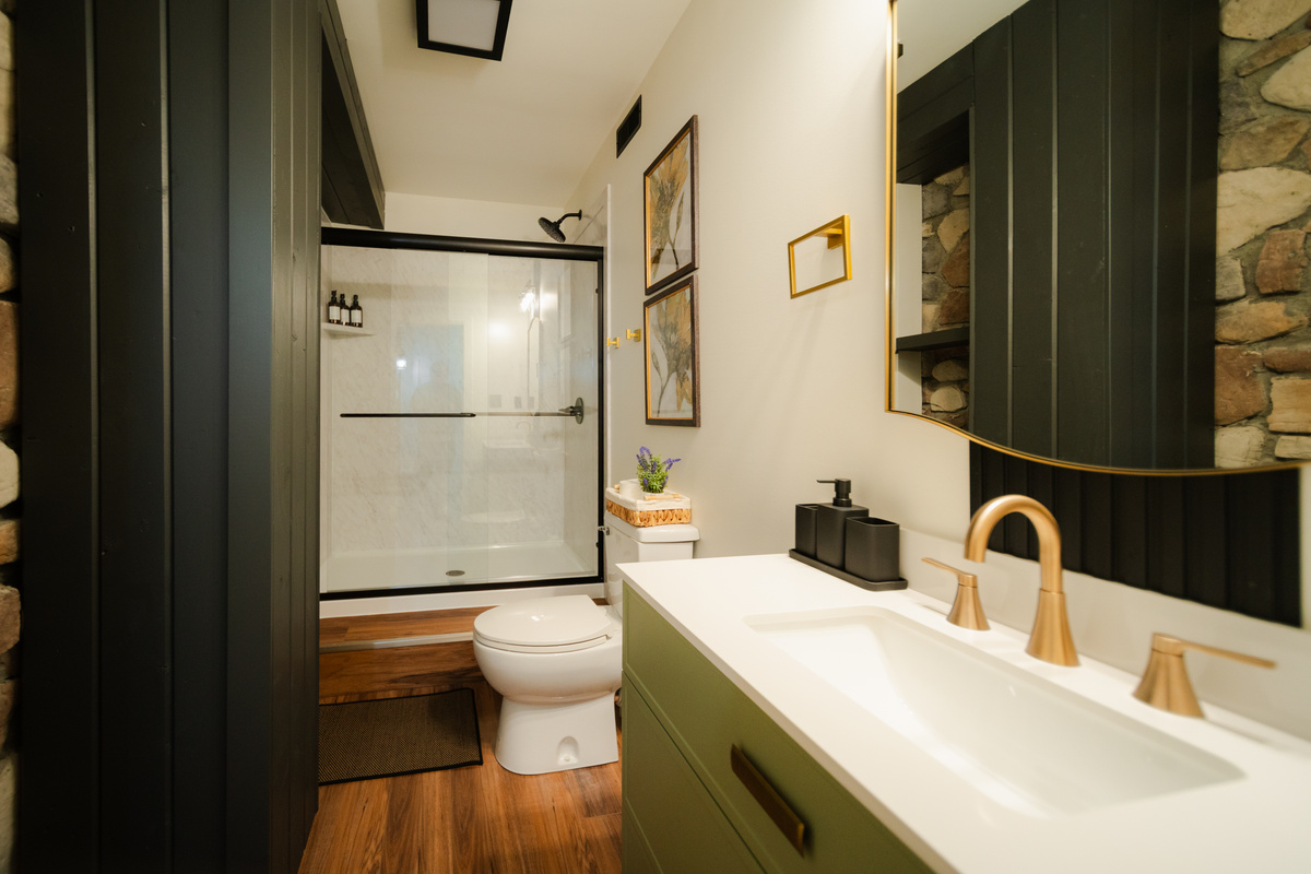 Stylish bathroom combining modern comfort with cabin warmth