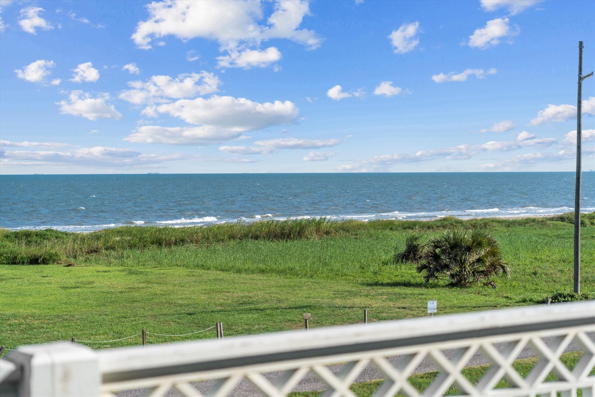 f477f77bbb0144e0b2e70f4bc2137e31 Large | Beachhouse | Texas | TX | Vacation Homes | Galveston | Crystal Beach | Kokomo | Breezy Days | Beachfront Elegance | Sunrise Serenity | Southern Sands Property Management, LLC