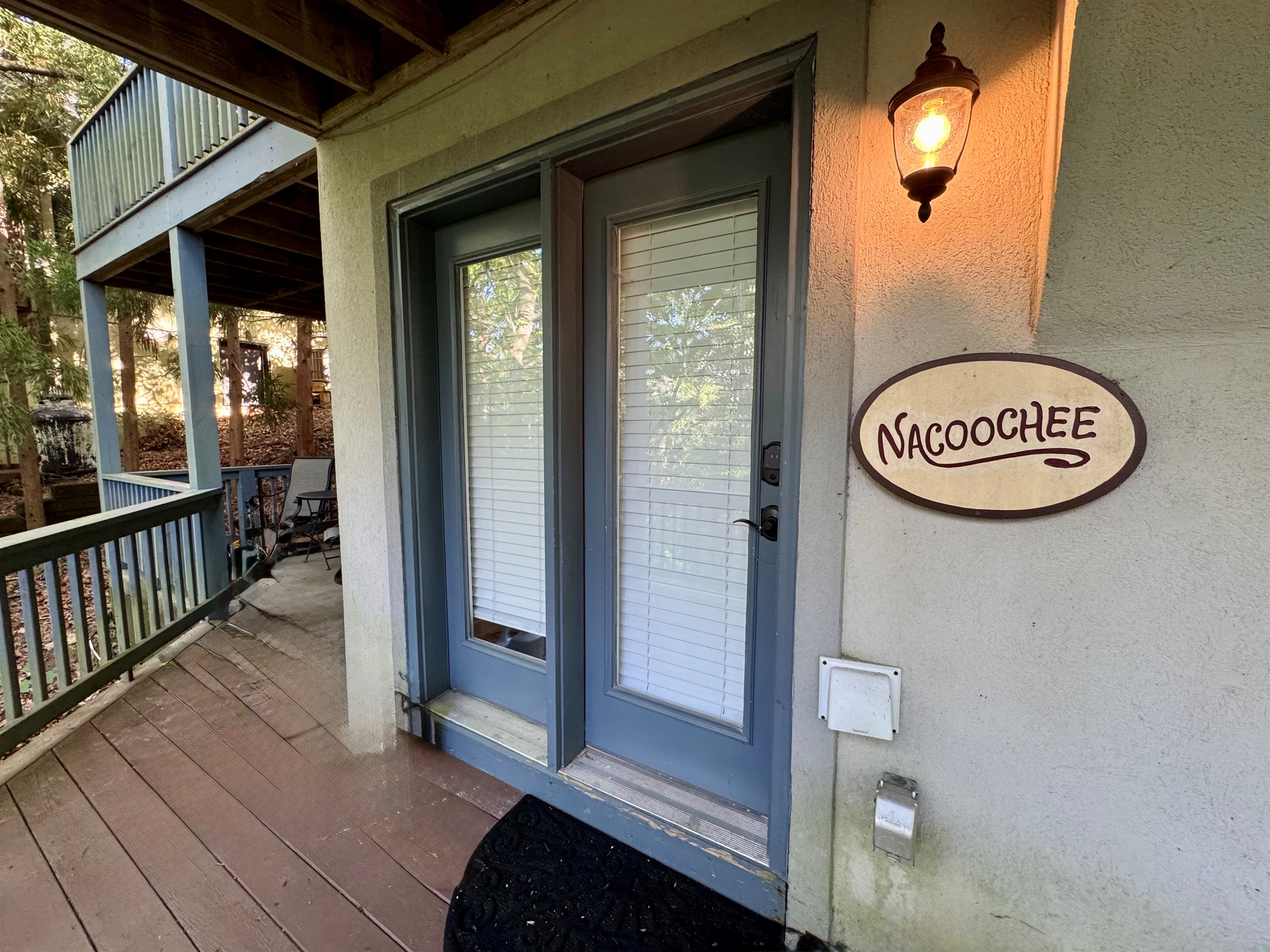 🚪 Your private entrance in a quiet gated community just 1 mile from downtown Helen.