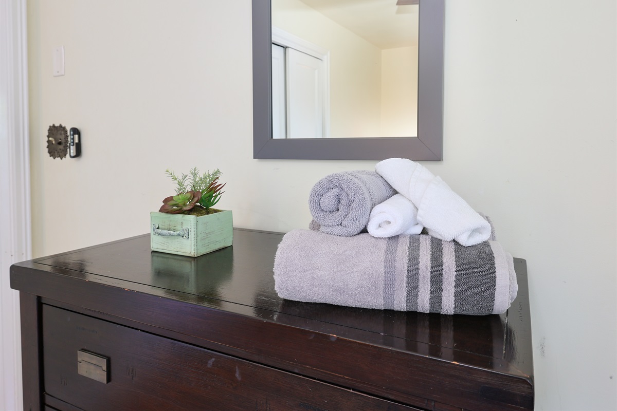 Bedroom 3 with Queen Bed