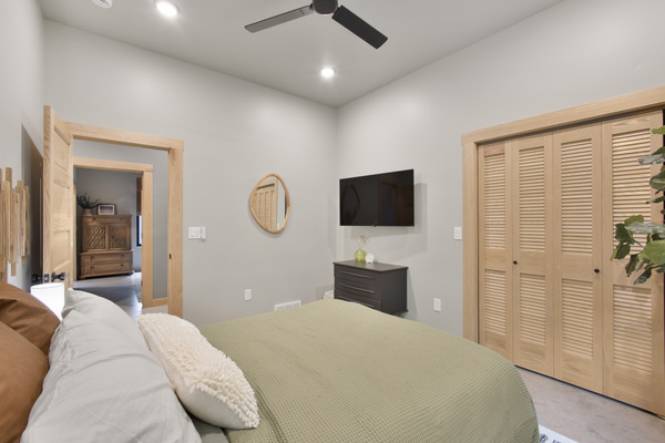 Queen Bedroom