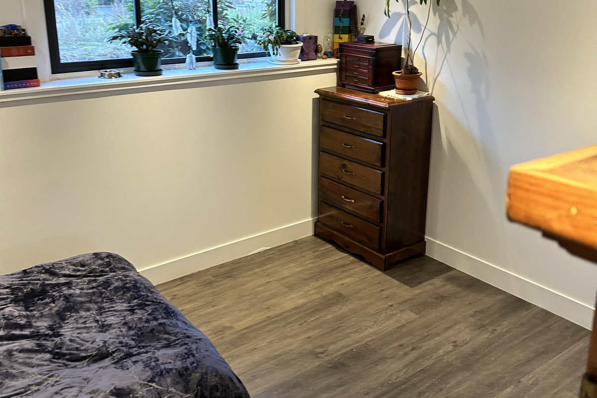 Queen bedroom