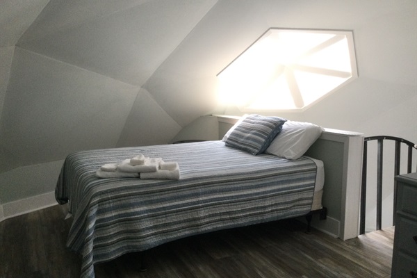Loft with 2 quantity Queen beds