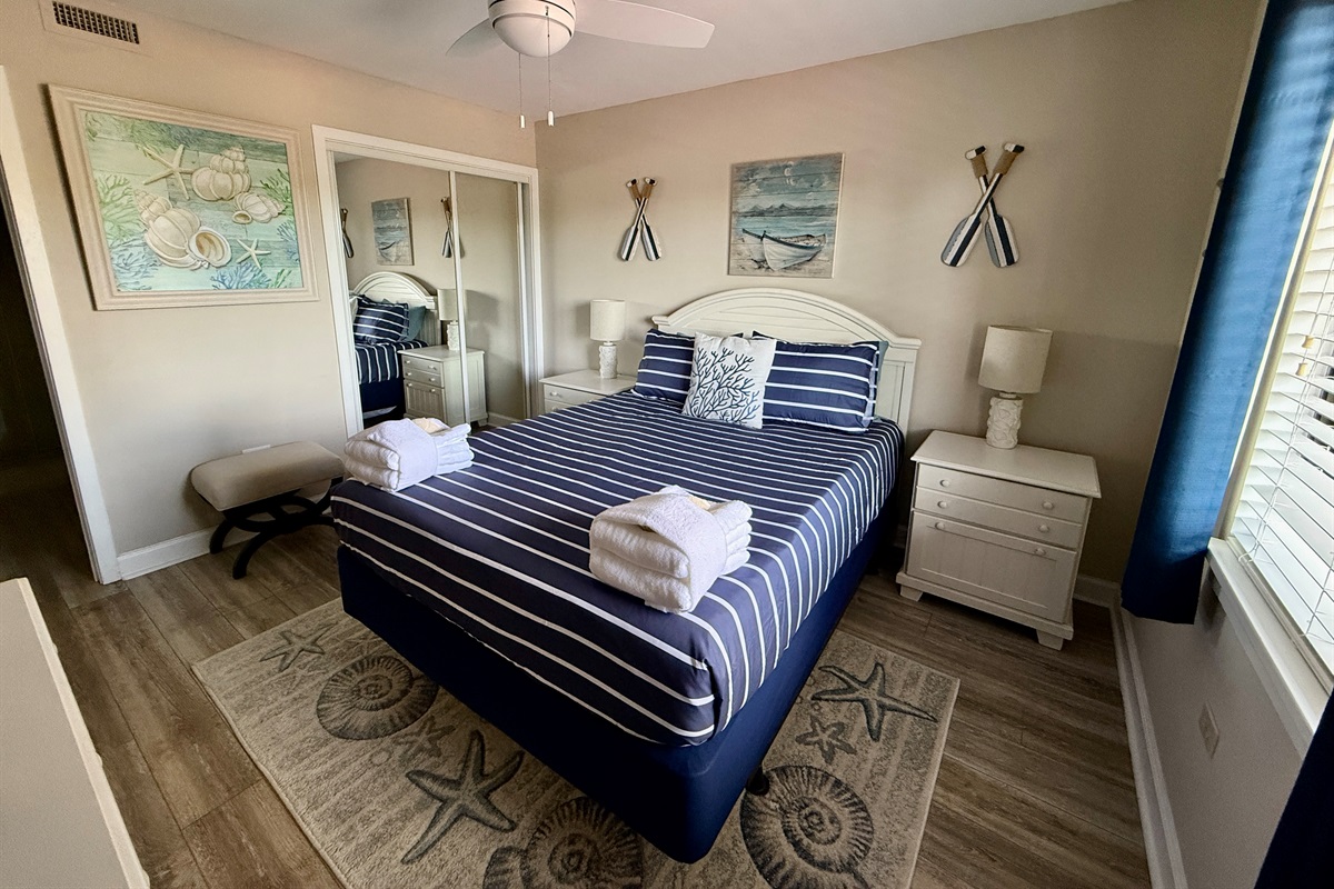 Guest Guest Bedroom w/Queen Bed and En Suite Bath