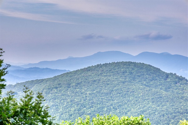 The Peakfinder app will show the names of the mountains/peaks you see.  This is how "The Peak View Lodge" got it's name.