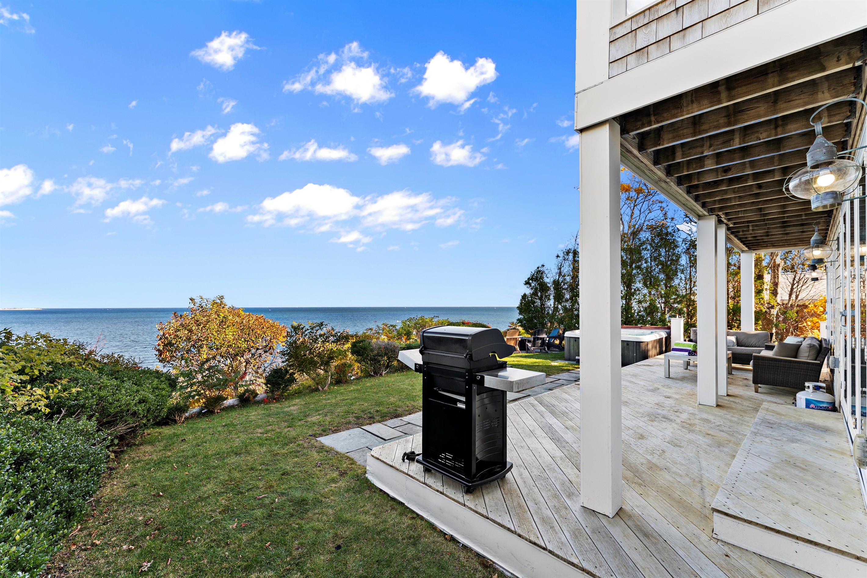 Breathtaking 180° views of Long Beach right from your space.