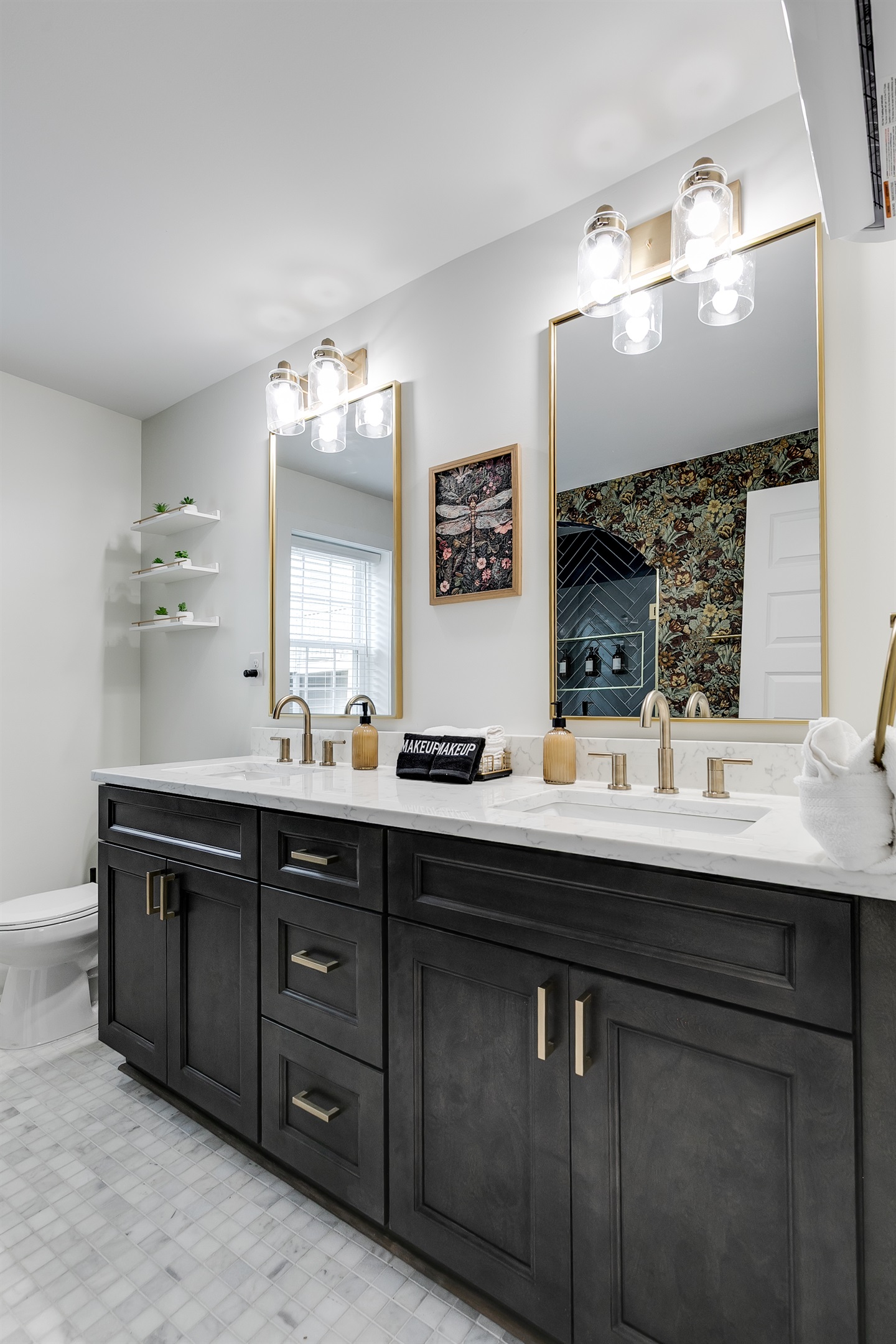 Elegant Bathroom: Modern fixtures, stunning decor, and ample lighting for your rejuvenating retreats!