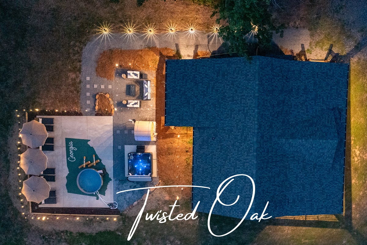 Welcome to Twisted Oak, your private wellness retreat in Ellijay, where every moment invites you to slow down, reconnect, and indulge in the beauty of a true mountain getaway.
