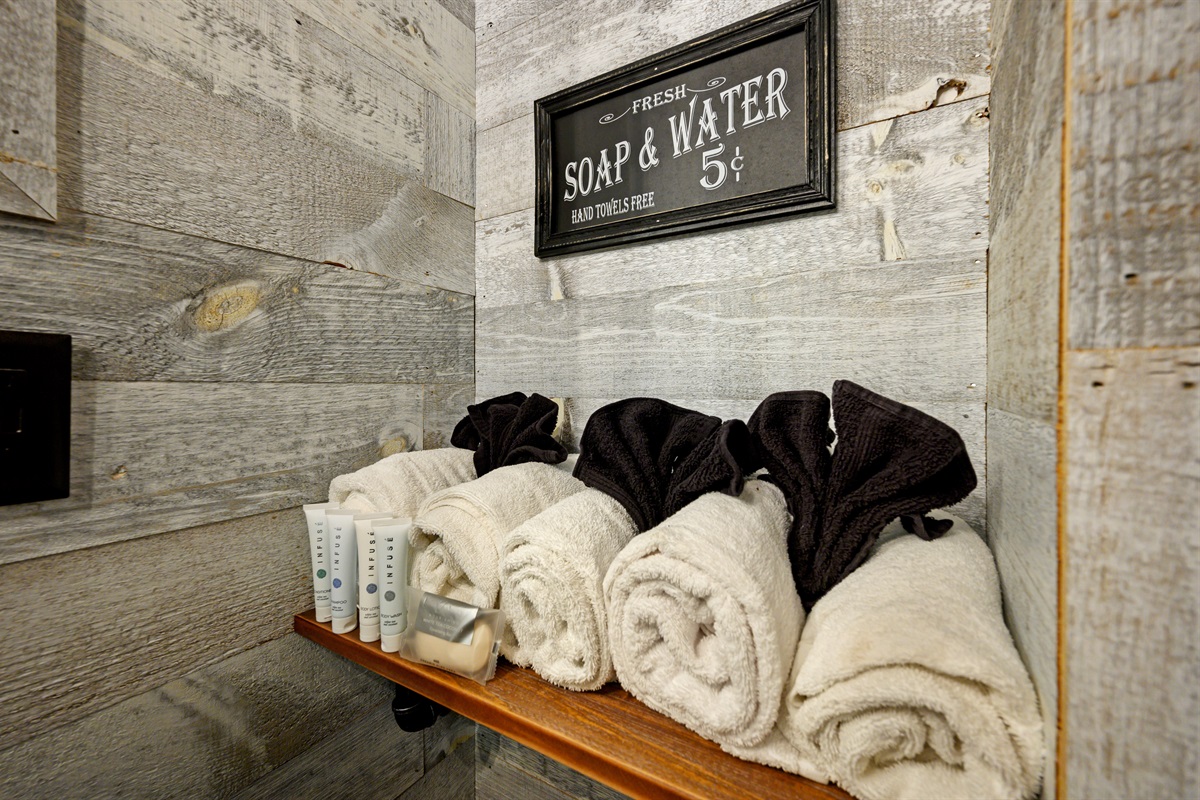 King Suite 1 Bathroom