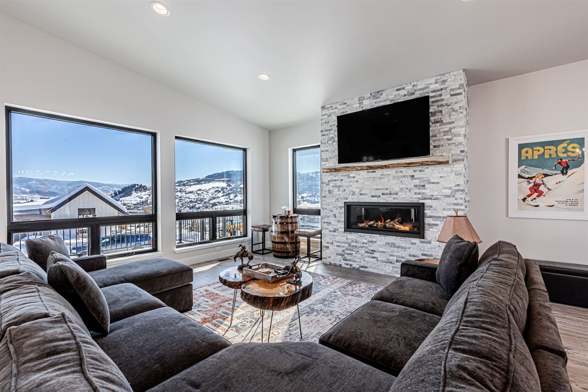 Living Room | Gas Fireplace