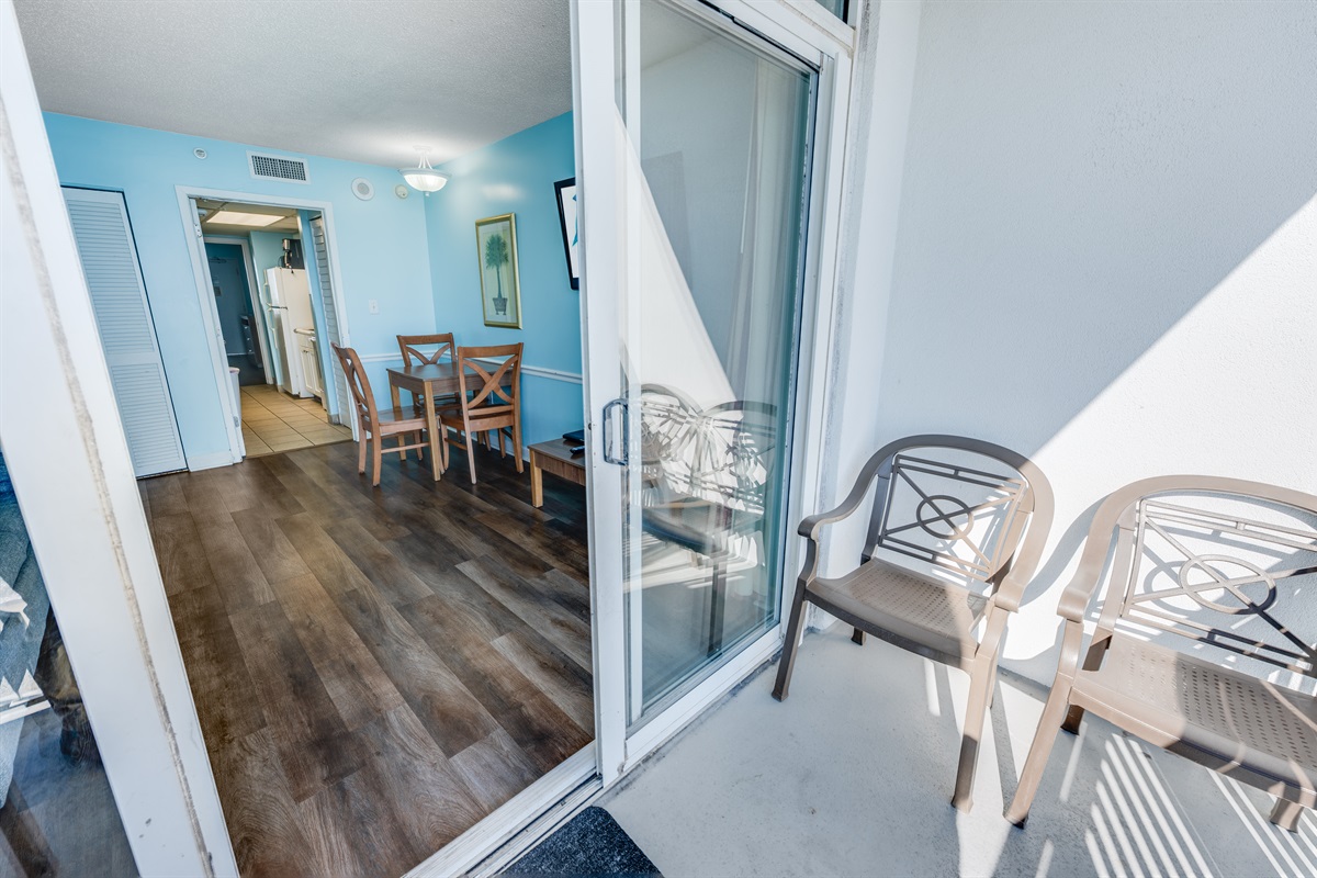 Living Room with Stunning Views🌊☀️