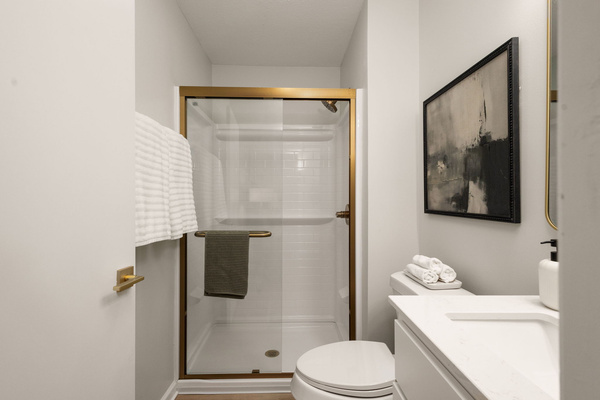 Walk to ND Luxury 2BR/2BA Condo Balcony + Parking, photo 23