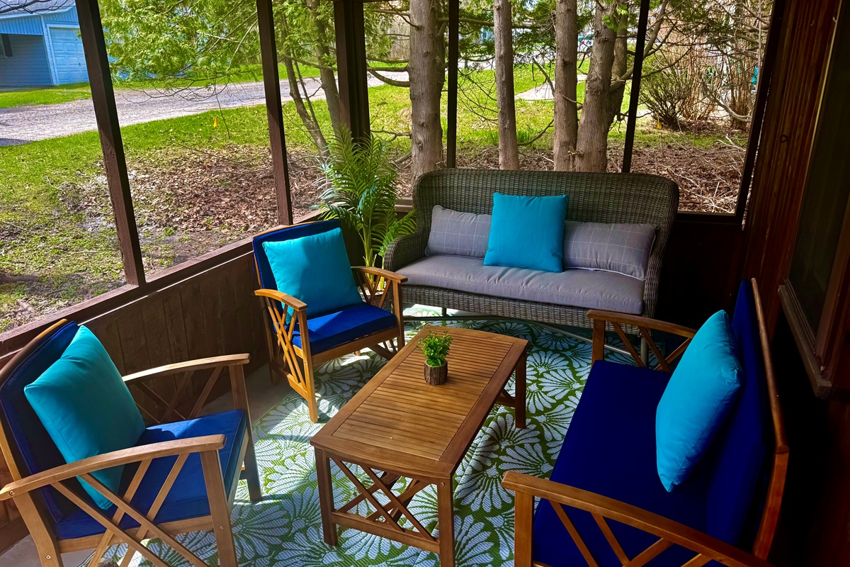 Enjoy morning coffee listening to the loons in the screened in porch overlooking the river!