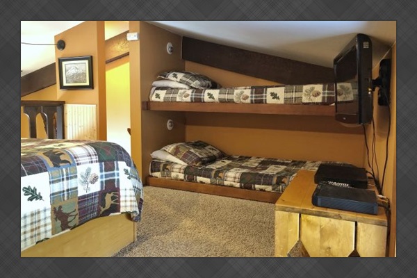 Loft area: 2 Twin beds.