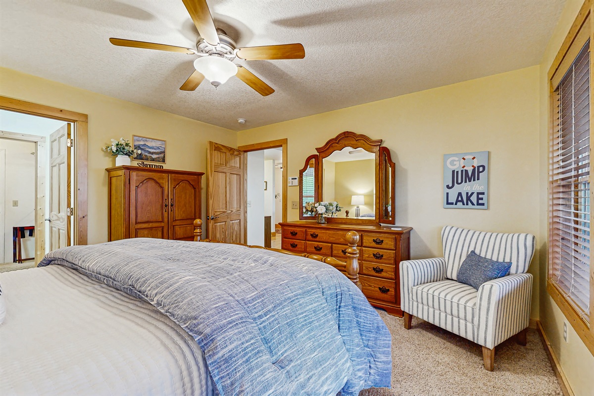 Spacious master bedroom. Walkout to deck, overlooking lake w/ ensuite bathroom