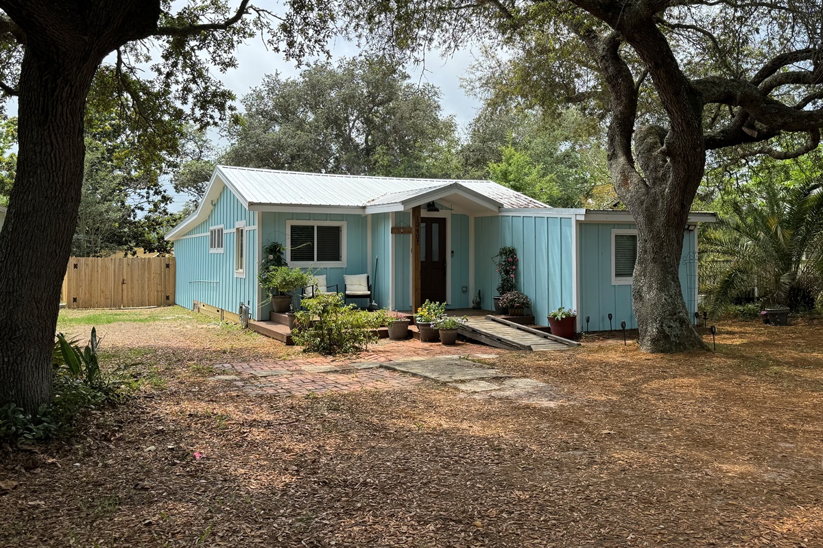 Front area of cottage