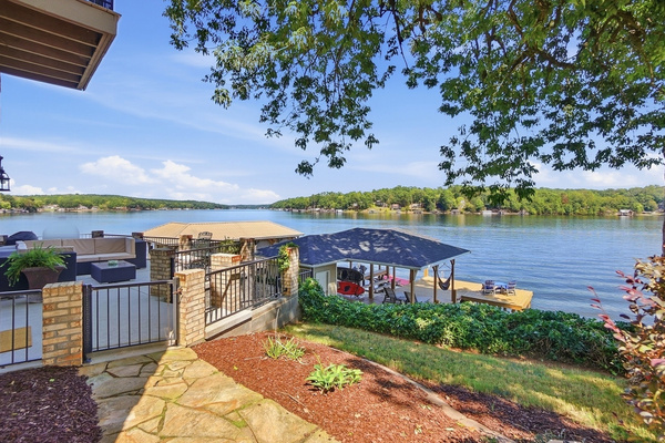 Beautiful views, easy access to the water and Lake Tillery right in your backyard.