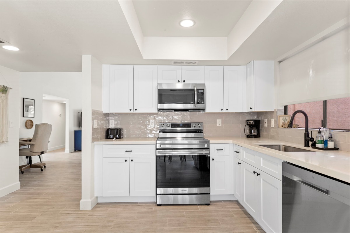 3BR w/ FREE Pool Heat | Hatcher Hideaway — Hatcher Hideaway | 3BR w/ Heated Pool Option, Glendale, Arizona — photo 4
