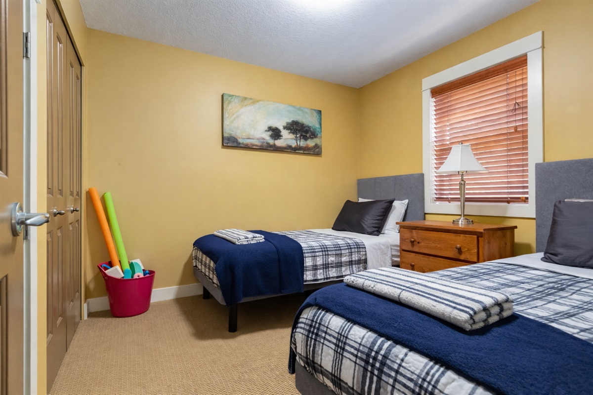 Twin bedroom. Perfect for kids or friends!