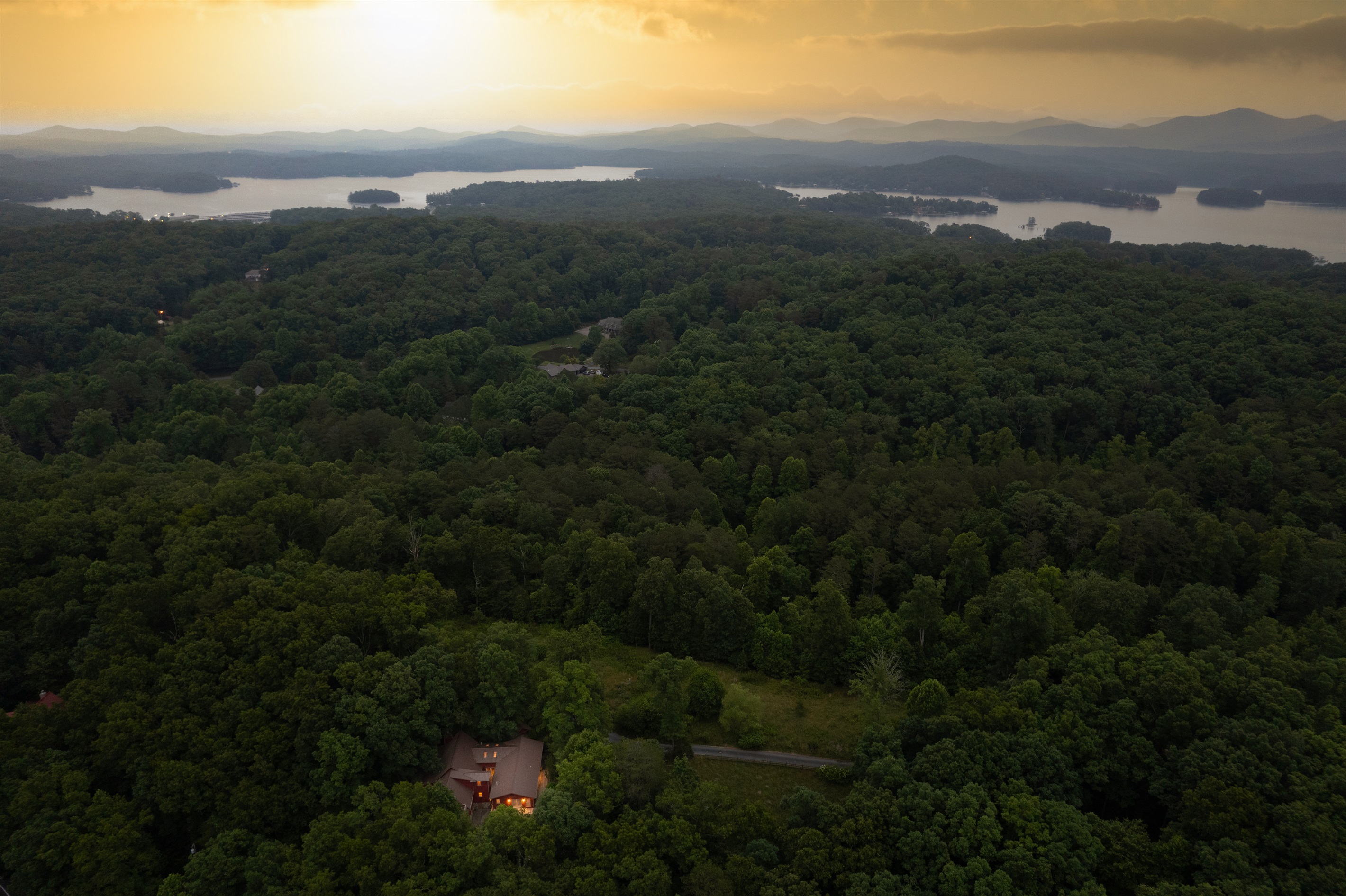 Only a Few Minutes from Lake Blue Ridge!