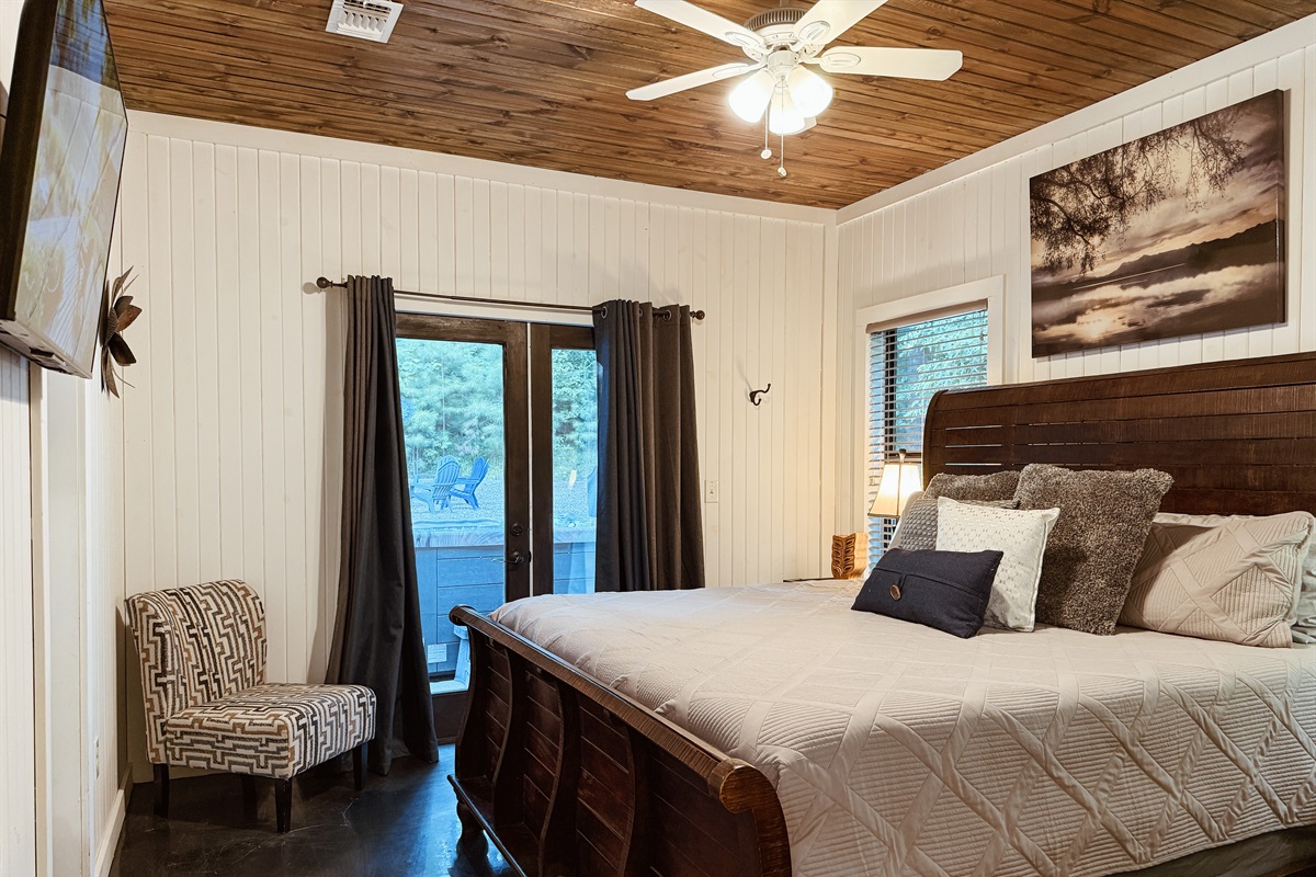 Wake up to the peaceful pines from your private king suite&mdash;perfect for unwinding after a day of adventure.