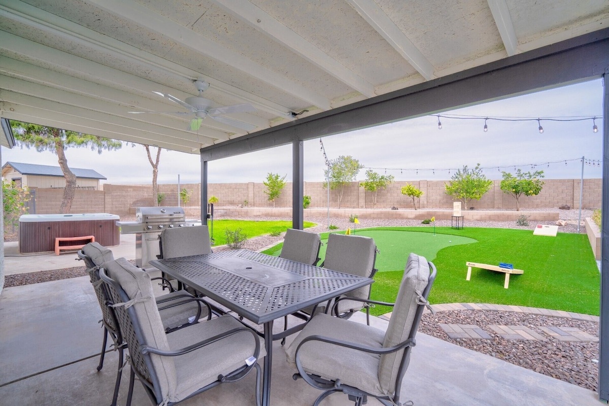 Covered patio with 6-person dining table