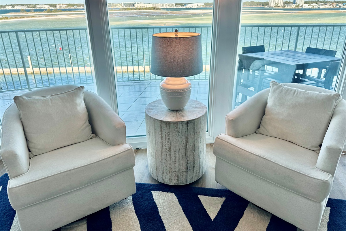 Swivel around and watch the dolphin playing!!