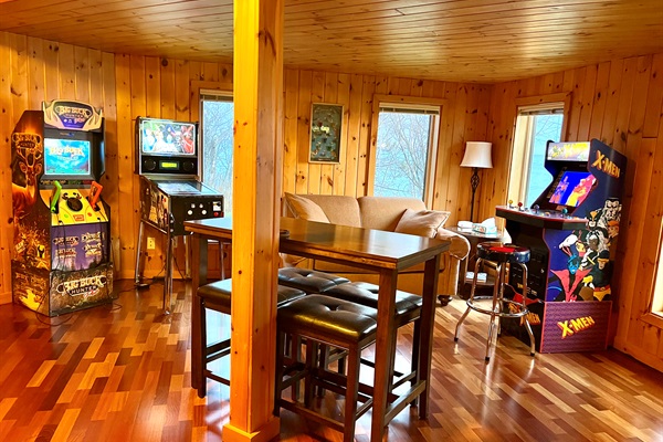X-Men, Star Wars digital pinball, and Big Buck Hunter round out the game room for a total of 5 arcades and one pinball. With a game for everyone, kids will be entertained for hours while you enjoy relaxing after a day of exploring the North Shore.