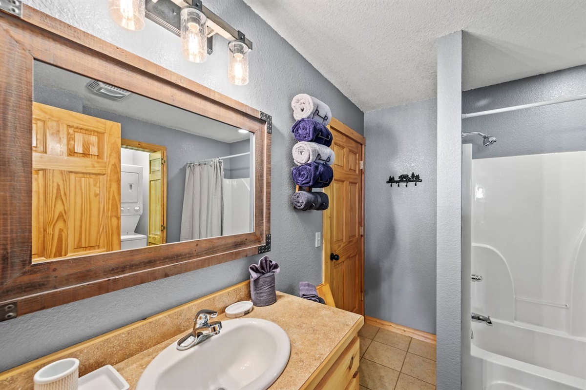 Main level full bathroom