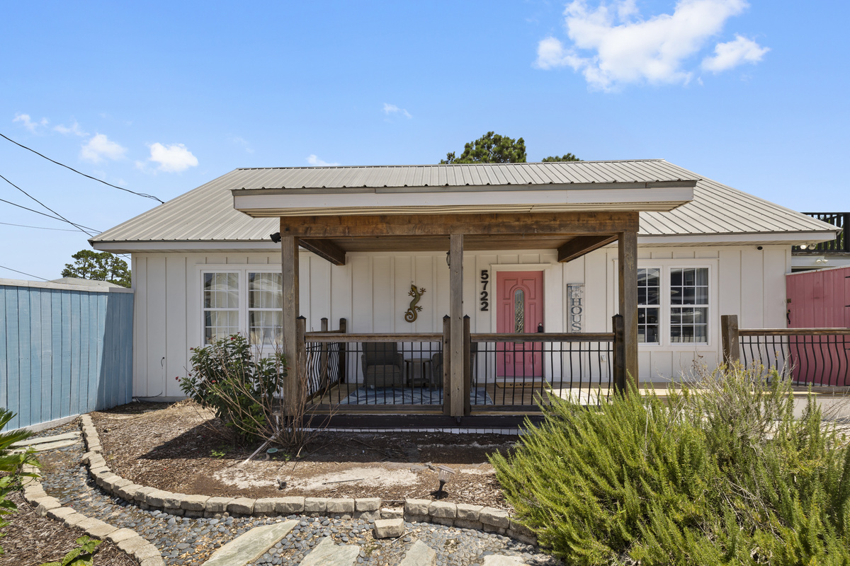 A Classic Coastal Cottage with an Unbeatable Location
This charming beach cottage offers easy access to the Gulf, a peaceful neighborhood, and plenty of space to relax after a day in the sun. It's a comfortable, laid-back retreat that's perfect for familie