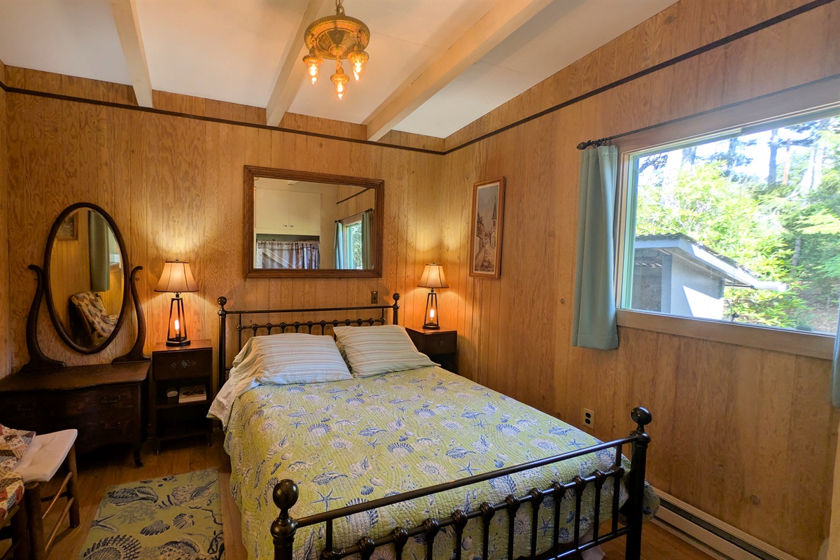 queen bedroom in main house